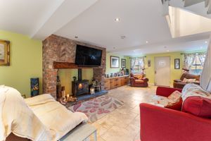 Lounge/Diner- click for photo gallery